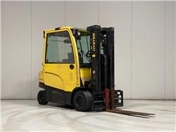 Hyster J2.5XN, Material Handling