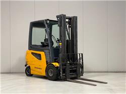 Jungheinrich EFG425k, Material Handling