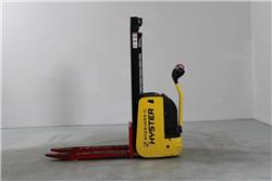 Hyster S1.0E, Material Handling