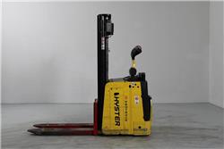 Hyster S1.5S, Material Handling