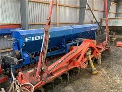 Kuhn HR4002 og Fiona Astra SR, Agriculture