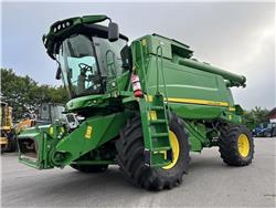 John Deere T670 MED 4WD OG 30 FODS SKÆREBORD!, Combine Harvesters, Agriculture