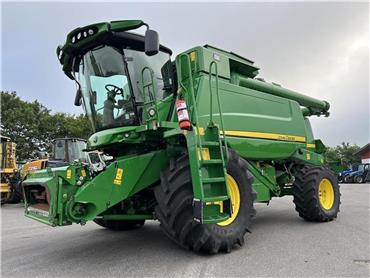 John Deere T670 MED 4WD OG 30 FODS SKÆREBORD!, Combine Harvesters, Agriculture