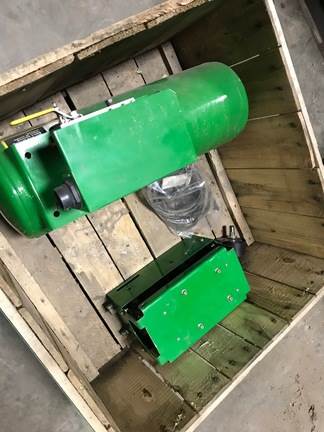 John Deere AA72119 PNEUMATIC COMPRESSOR & TANK, Other Sowing Machines And Accessories, Agriculture