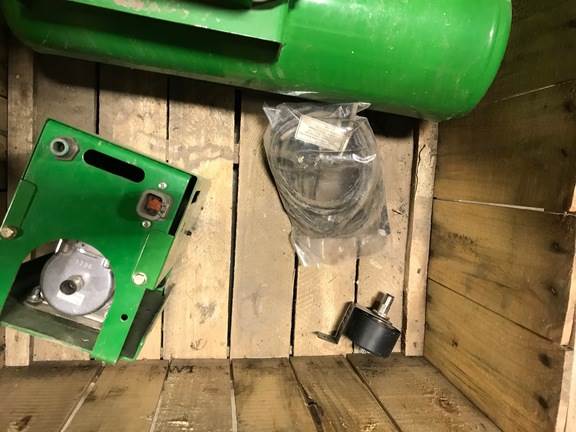 John Deere AA72119 PNEUMATIC COMPRESSOR & TANK, Other Sowing Machines And Accessories, Agriculture