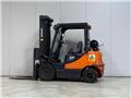 Doosan G25P-5, Material Handling