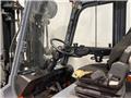 Toyota 7FBMF50, Material Handling