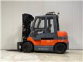 Toyota 7FBMF50, Material Handling